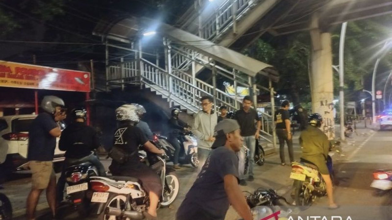 Polres Metro Jakarta Pusat membubarkan balap liar di Rawasari, Jakarta Pusat, Minggu dini hari, setelah menerima laporan warga yang resah atas aksi tersebut.
