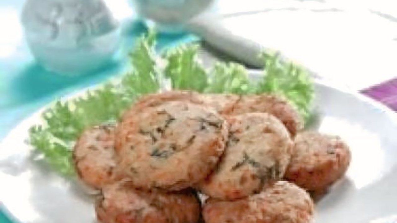 Perkedel bayam kukus, kuliner khas Baturaja, menjadi menu andalan warga setempat untuk berbuka puasa Ramadhan, karena mudah dibuat, terjangkau, dan mengenyangkan.