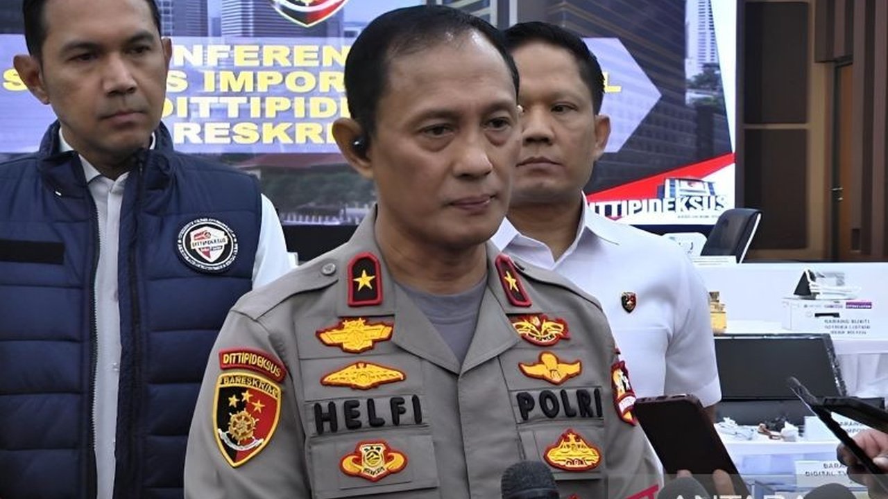 Kepolisian turun tangan menyelidiki kelangkaan LPG 3 Kg di Jabodetabek dan Banten, menemukan masalah distribusi dan penurunan suplai, namun memastikan stok aman dan tidak ada penimbunan.