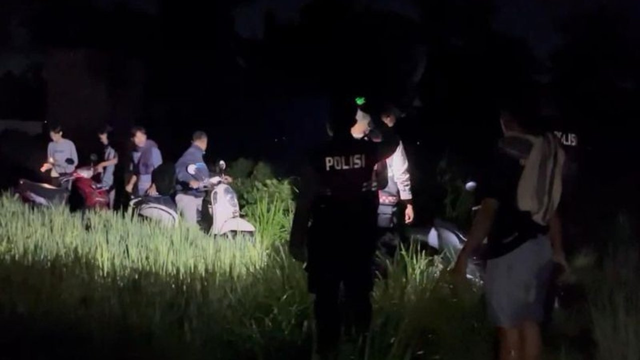 Puluhan sepeda motor disita polisi di Lombok Timur setelah membubarkan aksi balap liar yang meresahkan warga; kendaraan baru dapat diambil usai Lebaran 2025.