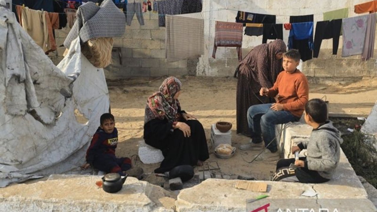 Kementerian Luar Negeri Palestina menyerukan perlindungan internasional bagi perempuan Palestina yang menjadi korban genosida dan kejahatan kemanusiaan di Gaza akibat konflik berkepanjangan dengan Israel.