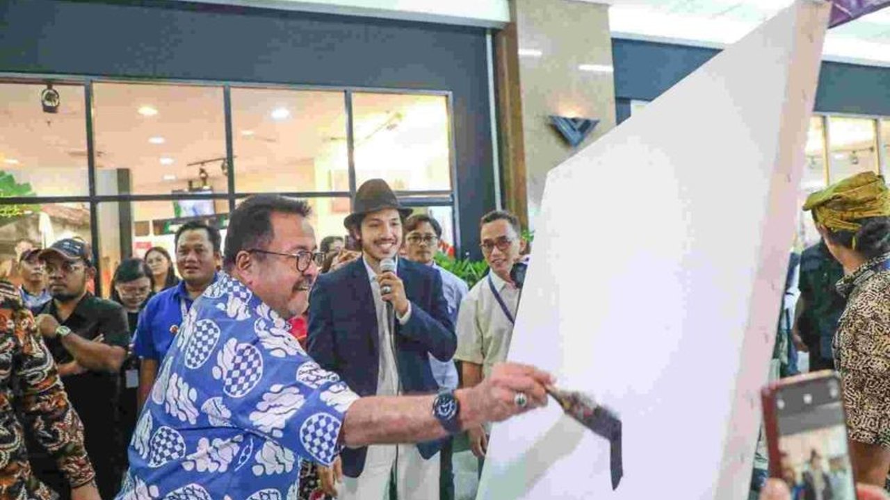 Wagub DKI Jakarta, Rano Karno, membuka peluang kerjasama dengan pelaku ekonomi kreatif, termasuk pelukis, untuk mendukung visi Jakarta sebagai kota global, seperti yang terlihat dalam kunjungannya ke Pameran Seni Bill Mohdor Studio.