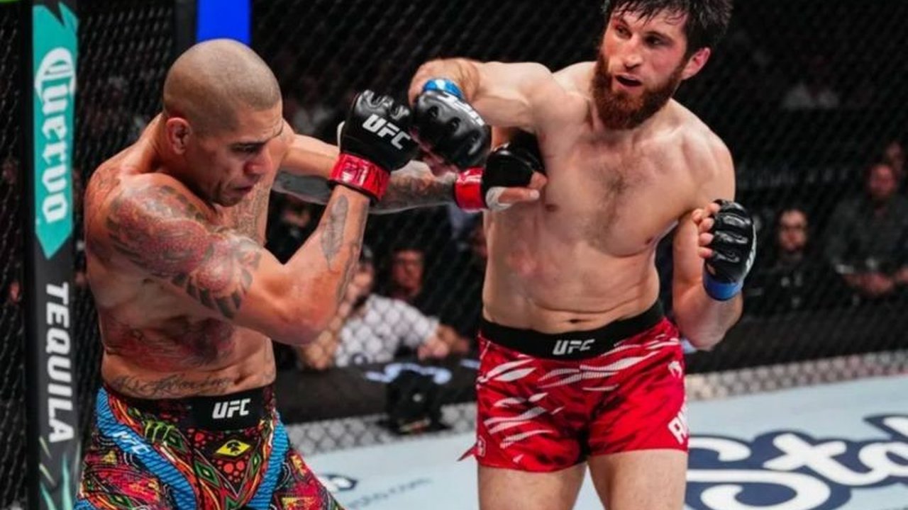 Magomedov Ankalaev raih gelar juara kelas berat ringan UFC 313 usai menang angka mutlak atas Alex Pereira; sebuah pertarungan strategi dan tekanan.