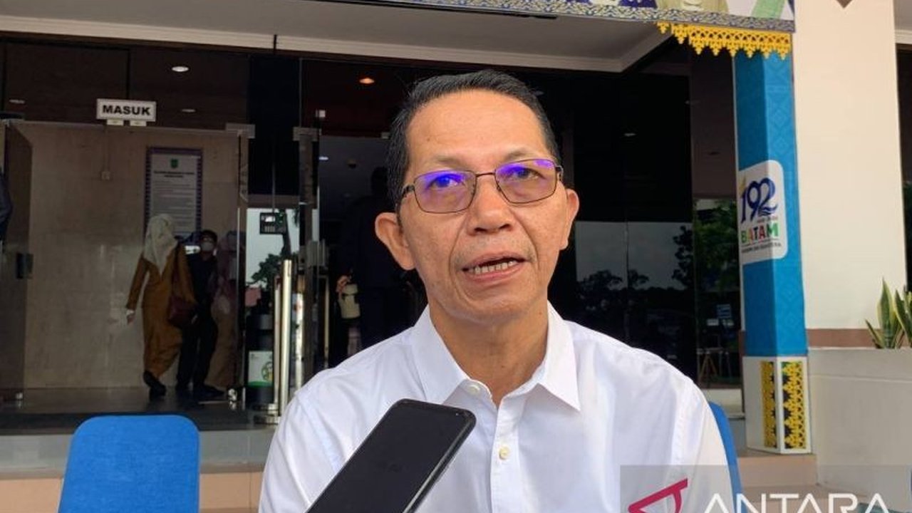 Wali Kota Batam Amsakar Achmad menjelaskan penundaan pengangkatan CPNS dan PPPK hingga Oktober 2025 dan Maret 2026, memastikan formasi disesuaikan kebutuhan daerah dan  1.900 honorer di Batam telah lulus seleksi PPPK tahap 1.