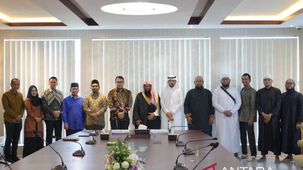 Universitas Muhammadiyah Sumatera Utara (UMSU) dan Kedutaan Besar Arab Saudi jajaki kerja sama pengembangan pendidikan, bahasa Arab, dan dakwah Islam, ditandai kunjungan Atase Agama dan Pendidikan Kedubes Arab Saudi ke kampus UMSU.