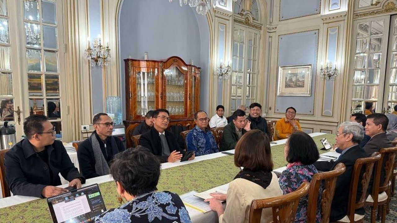 Kemenkumham akan mengambil sumpah tiga pemain naturalisasi, Dean, Emil, dan Joey, di Italia pada Senin (10/3) untuk memperkuat Timnas Indonesia dalam kualifikasi Piala Dunia 2026.