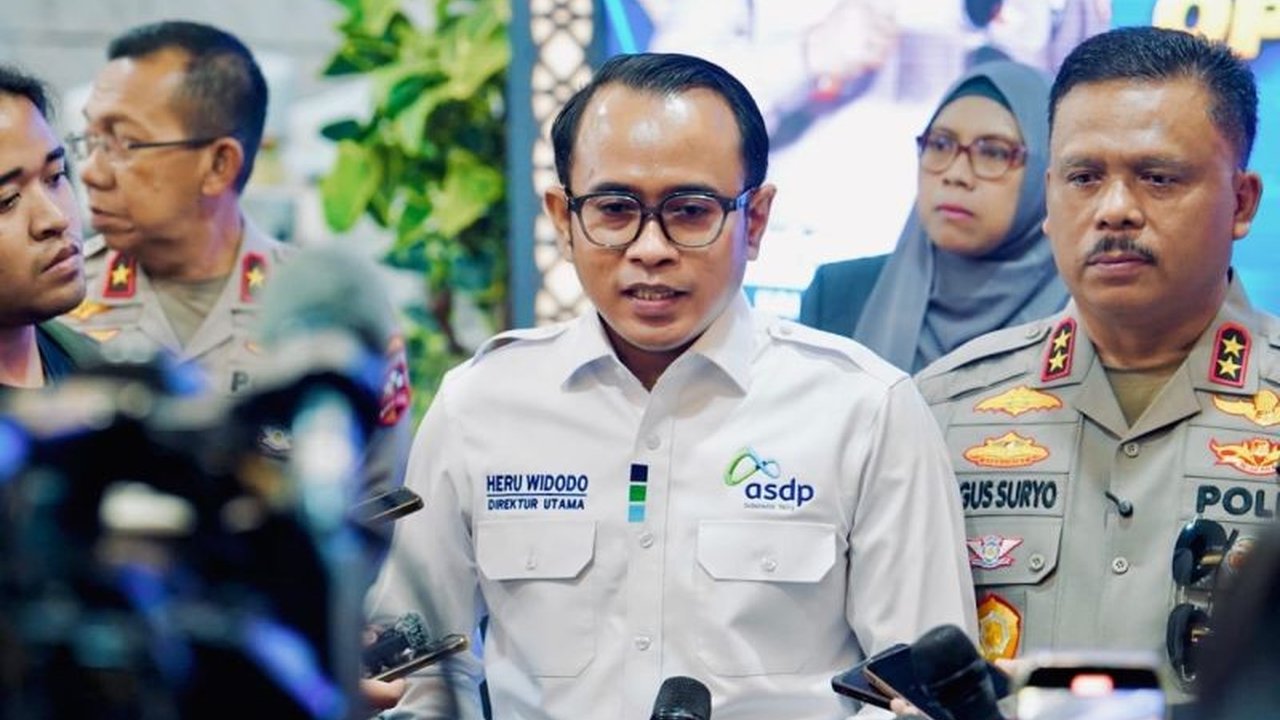 ASDP dan Korlantas Polri berkolaborasi untuk memastikan kelancaran dan keamanan arus mudik Lebaran 2025, termasuk antisipasi lonjakan kendaraan dan penyesuaian lalu lintas di pelabuhan penyeberangan.