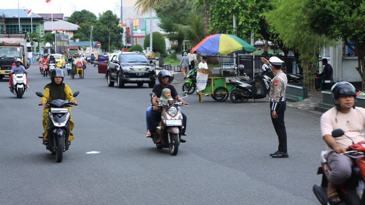 Polda Maluku Utara meningkatkan pengamanan dan pengaturan lalu lintas di Ternate selama Ramadhan untuk mencegah kemacetan dan kecelakaan, memastikan keamanan dan kenyamanan masyarakat menjalankan ibadah puasa.
