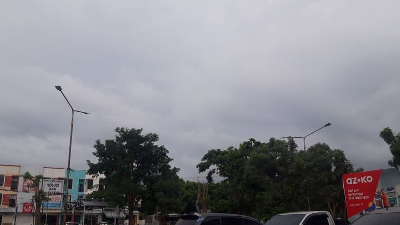 BMKG memprakirakan hujan sedang hingga lebat disertai petir dan angin kencang akan melanda sejumlah wilayah di NTT pada 9-11 Maret 2025, imbauan waspada bencana hidrometeorologi pun dikeluarkan.