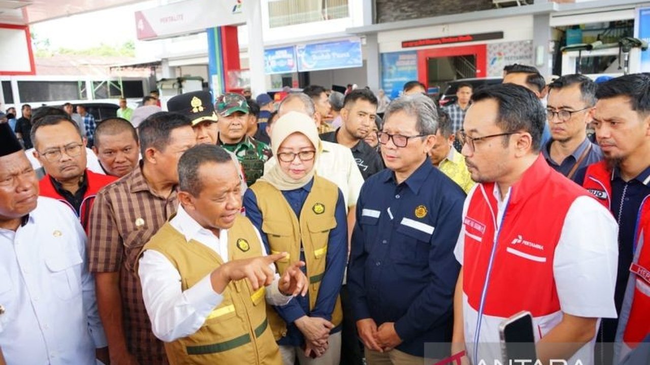 Menteri ESDM, Bahlil Lahadalia, memastikan ketersediaan BBM nasional aman hingga Lebaran 2025, termasuk Pertalite, Pertamax, dan Solar, serta B40 dan solar.