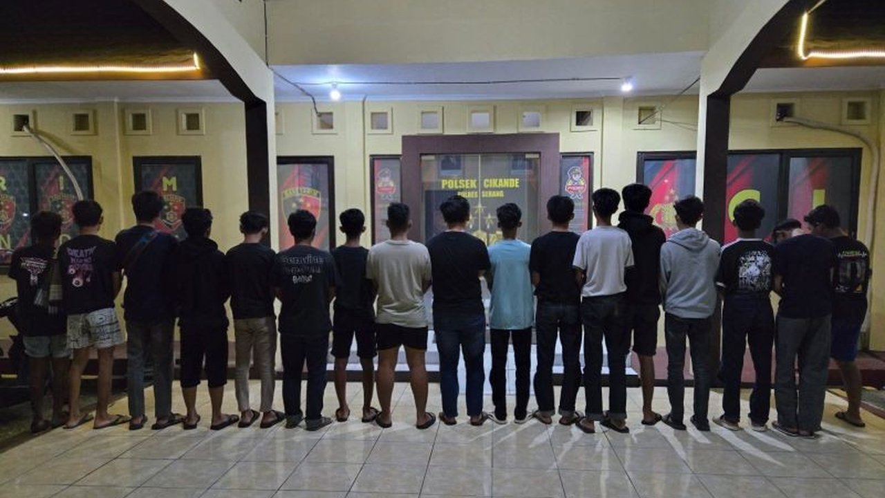 Polres Serang berhasil mencegah aksi perang sarung dan balap liar yang melibatkan puluhan remaja di Kecamatan Jawilan dan Kragilan, Kabupaten Serang, berkat kesigapan petugas patroli yang mengamankan para pelaku dan barang bukti.