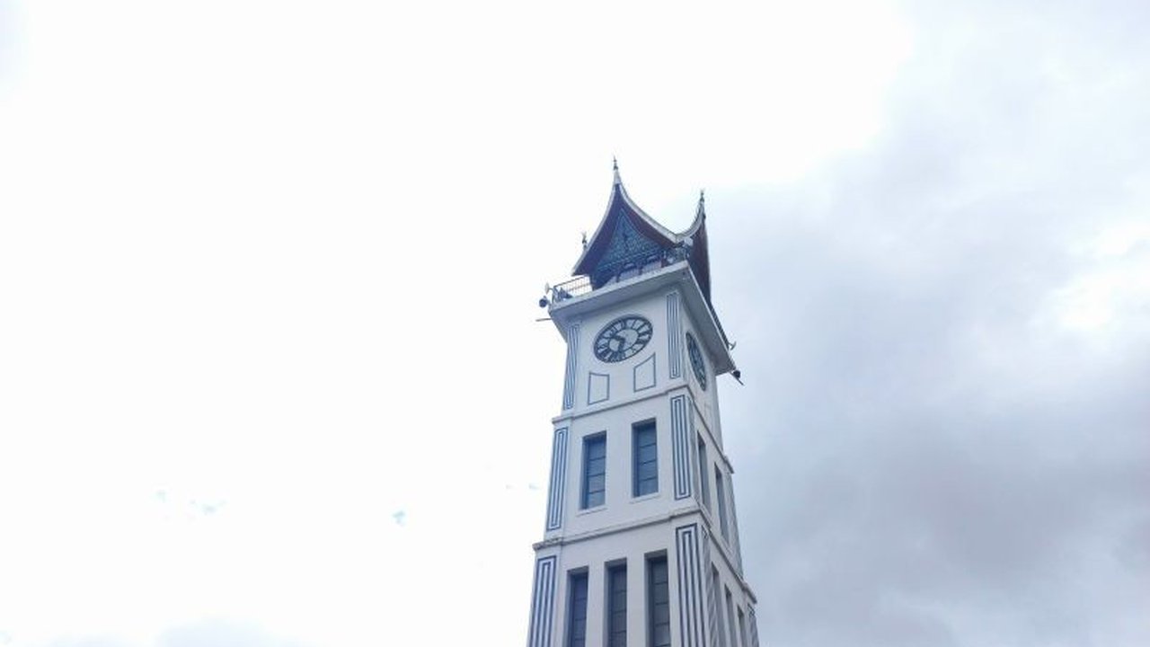 Badan Amil Zakat Nasional (Baznas) Kota Bukittinggi menetapkan nilai zakat fitrah dan fidyah untuk Ramadhan 1446 H, dengan besaran yang bervariasi berdasarkan kualitas beras.