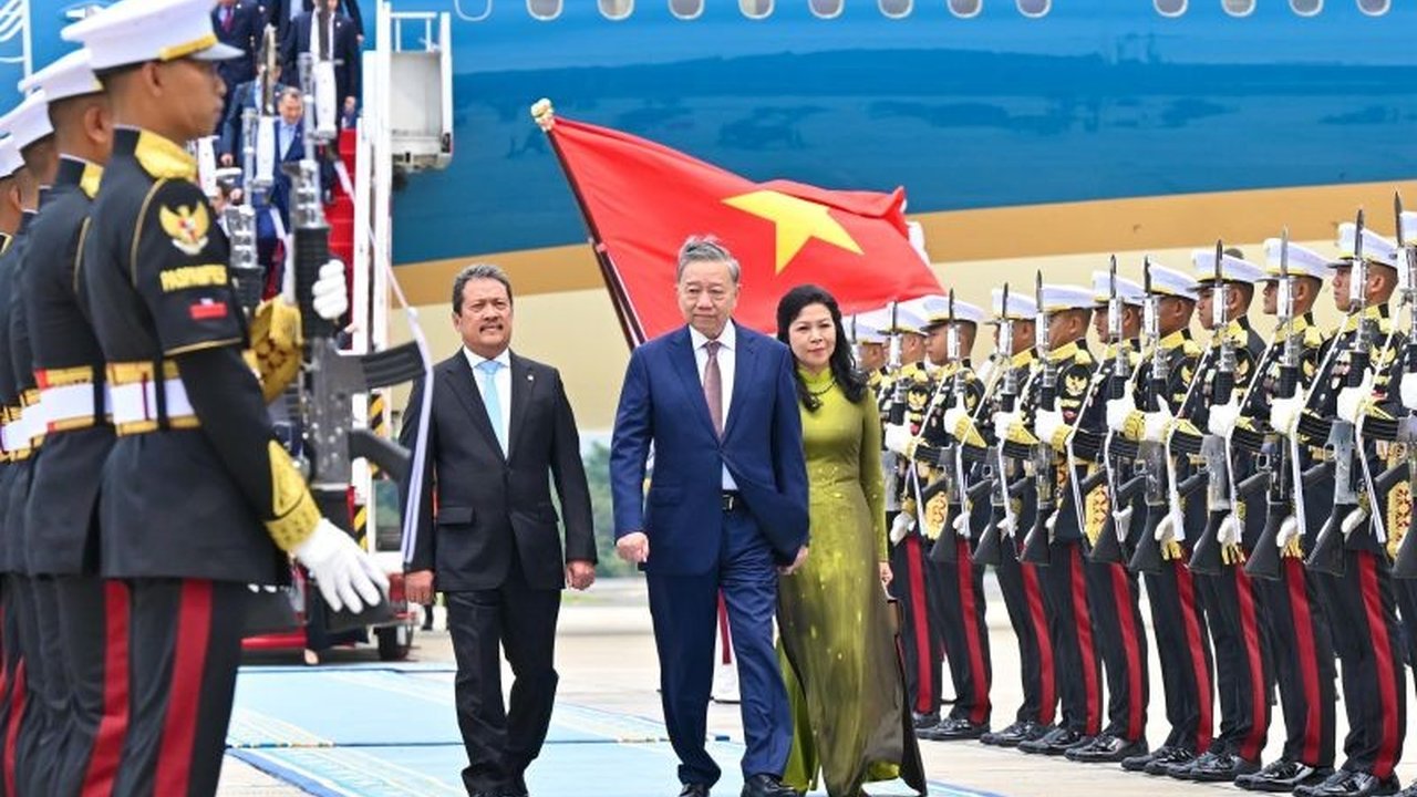 Presiden Prabowo Subianto akan menggelar upacara kenegaraan untuk menyambut Sekjen Partai Komunis Vietnam, To Lam, di Istana Kepresidenan Jakarta, Senin (10/3), menandai 70 tahun hubungan bilateral kedua negara.