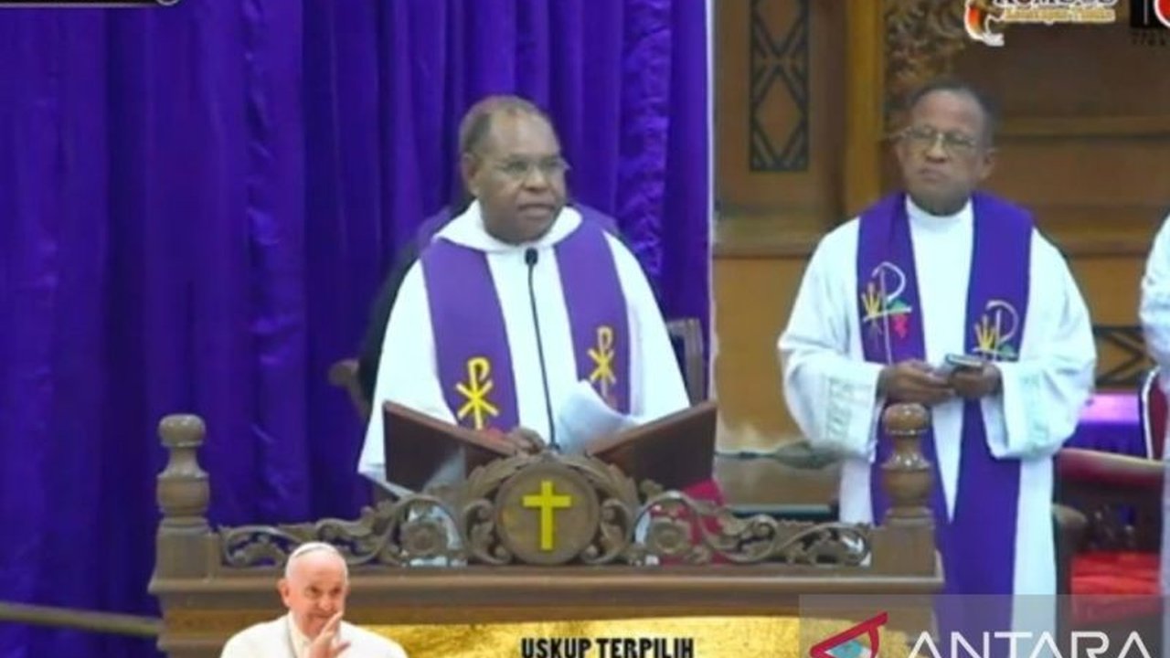 Pastor Bernadus Bofitwos Baru ditunjuk Paus Fransiskus sebagai Uskup Keuskupan Mimika, Papua Tengah, mengakhiri kekosongan kepemimpinan selama lebih dari lima tahun.