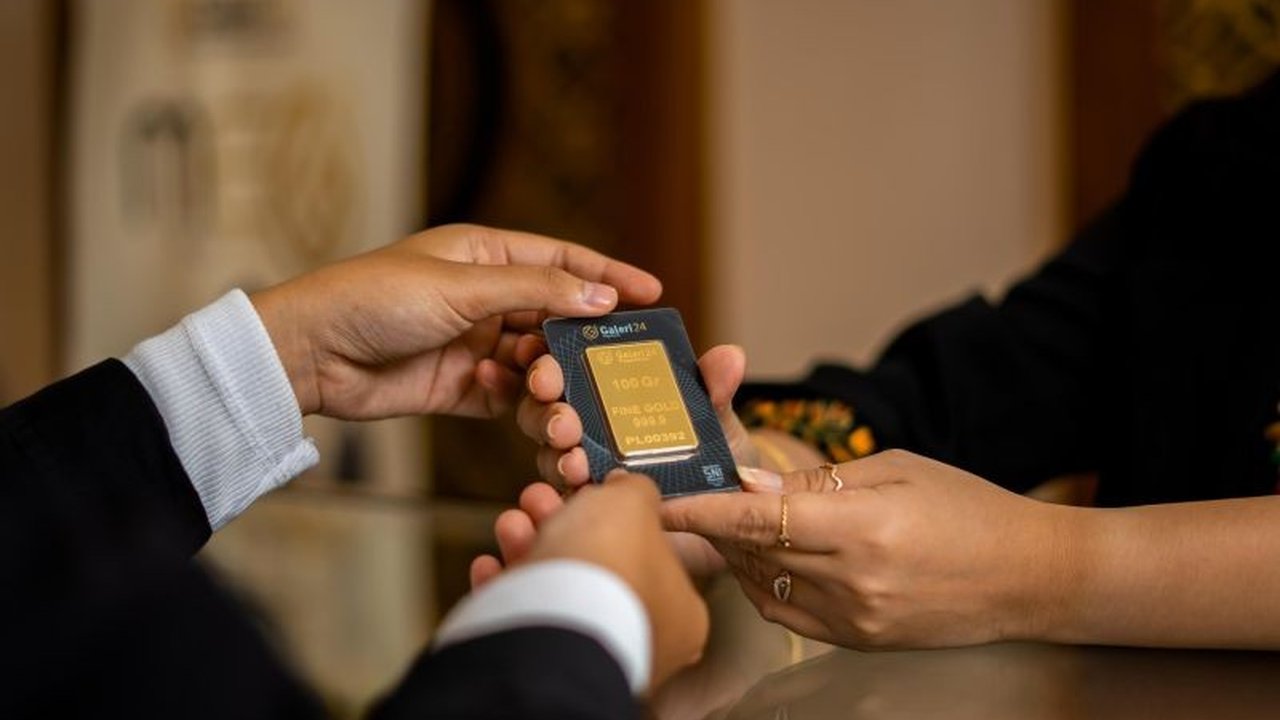 Otoritas Jasa Keuangan (OJK) membuka peluang bagi lembaga keuangan selain Pegadaian dan BSI untuk mengajukan izin usaha bulion dengan persyaratan modal inti Rp14 triliun dan infrastruktur pendukung.