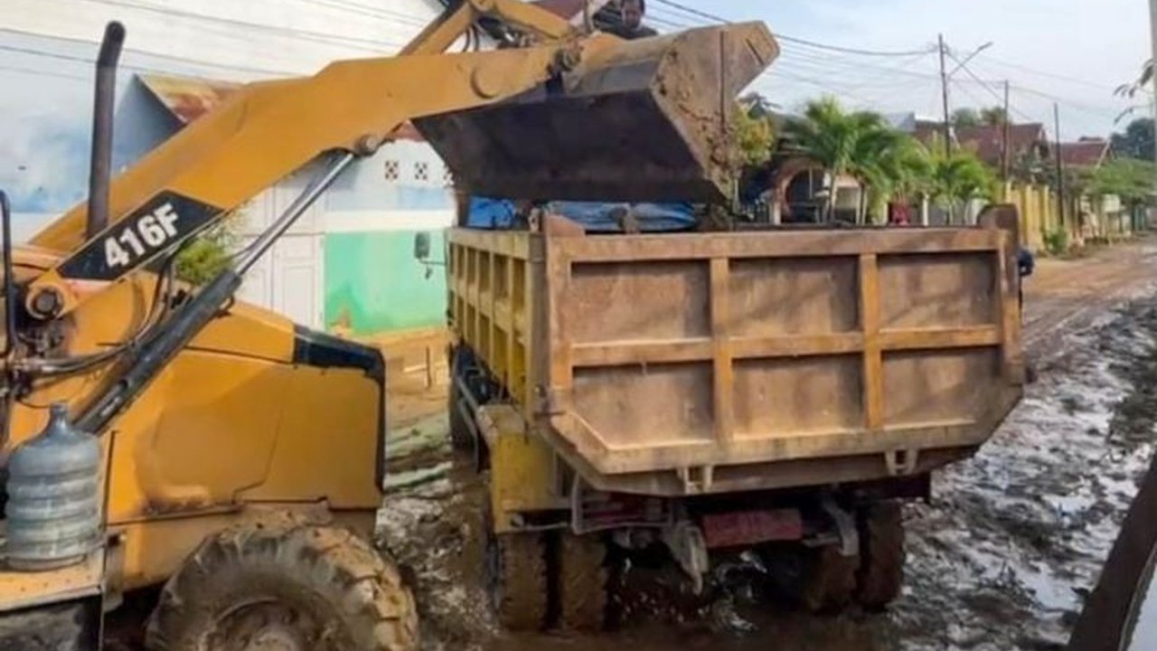 Pemkot Kendari Kerahkan Alat Berat Bersihkan Sedimen Pascabanjir