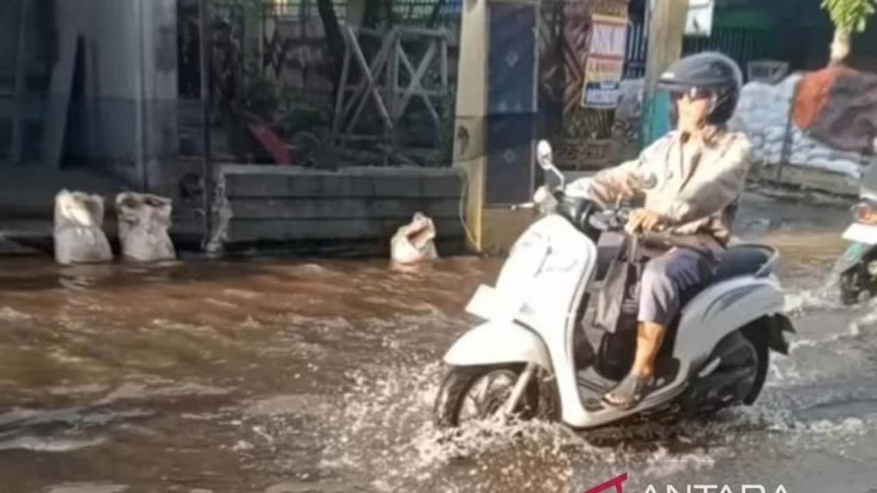 BPBD Banjarmasin memperingatkan potensi rob yang signifikan hingga 12 Maret 2025, terutama di daerah pinggiran Sungai Martapura, dan mengimbau warga untuk waspada dan mengamankan barang berharga.