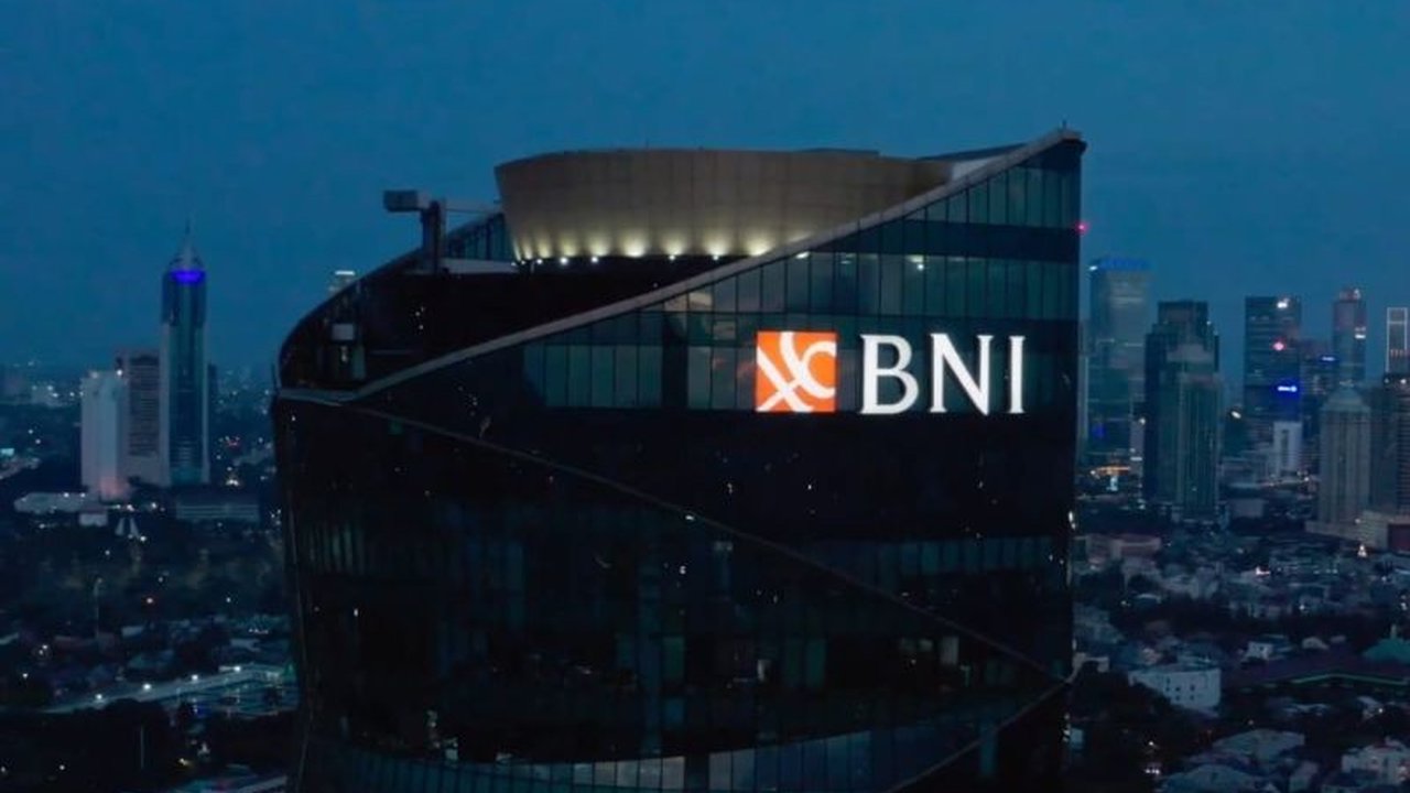 BNI menargetkan peningkatan signifikan pembiayaan berkelanjutan hingga Rp199,67 triliun pada 2025, fokus pada ESG dan proyek hijau untuk mendukung target pemerintah.
