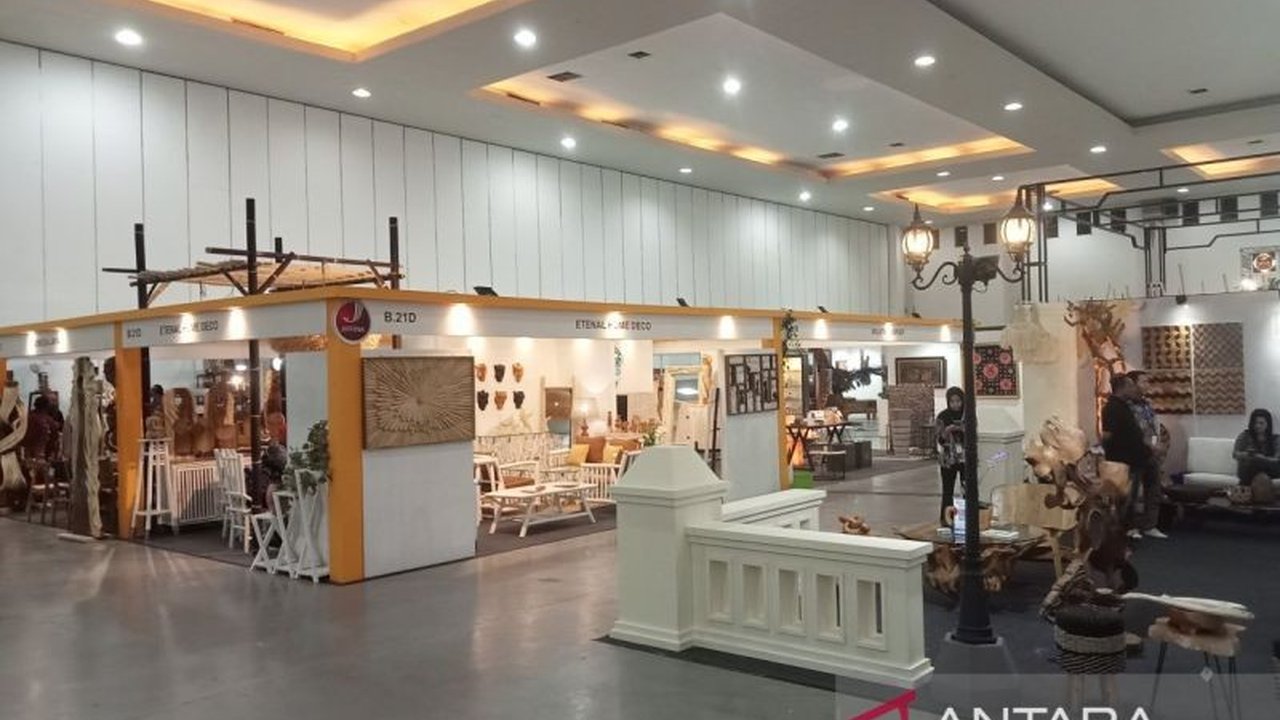 Industri furnitur Indonesia mencatatkan ekspor sebesar 1,91 miliar dolar AS pada tahun 2024, dengan potensi pasar global yang masih sangat besar dan didominasi pasar Amerika Serikat, Uni Eropa, dan Jepang.