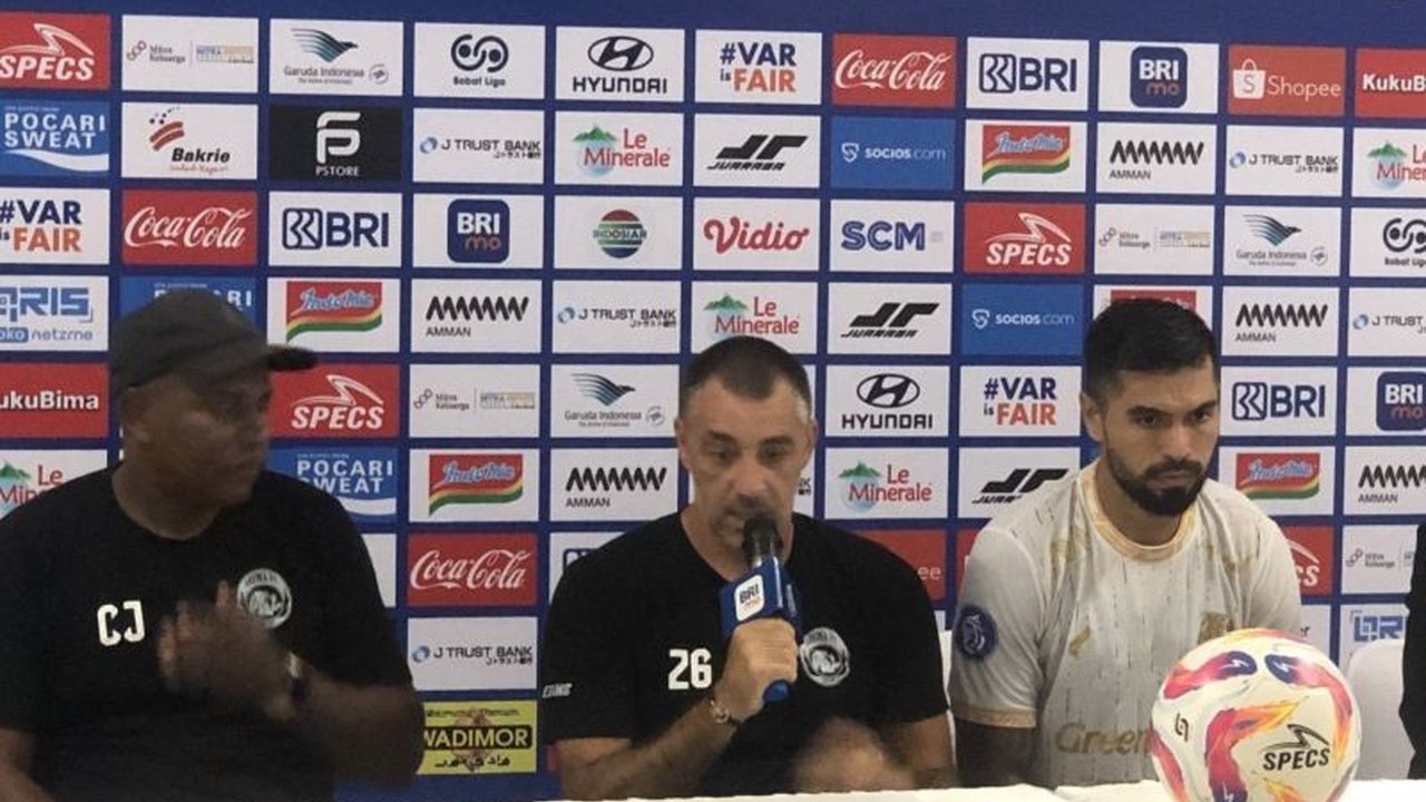 Gol indah Rizky Ridho dari tengah lapangan justru menjadi titik balik kemenangan Arema FC atas Persija Jakarta dengan skor 3-1, mengakhiri tren negatif Singo Edan.