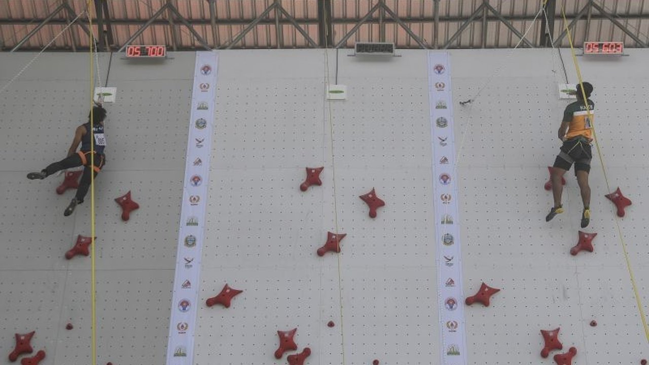 Peninsula Island, Nusa Dua, Bali akan menjadi tuan rumah seri Piala Dunia Panjat Tebing 2025 pada 2-4 Mei, menampilkan atlet-atlet terbaik Indonesia seperti Veddriq Leonardo dan Desak Made Rita Kusuma Dewi.