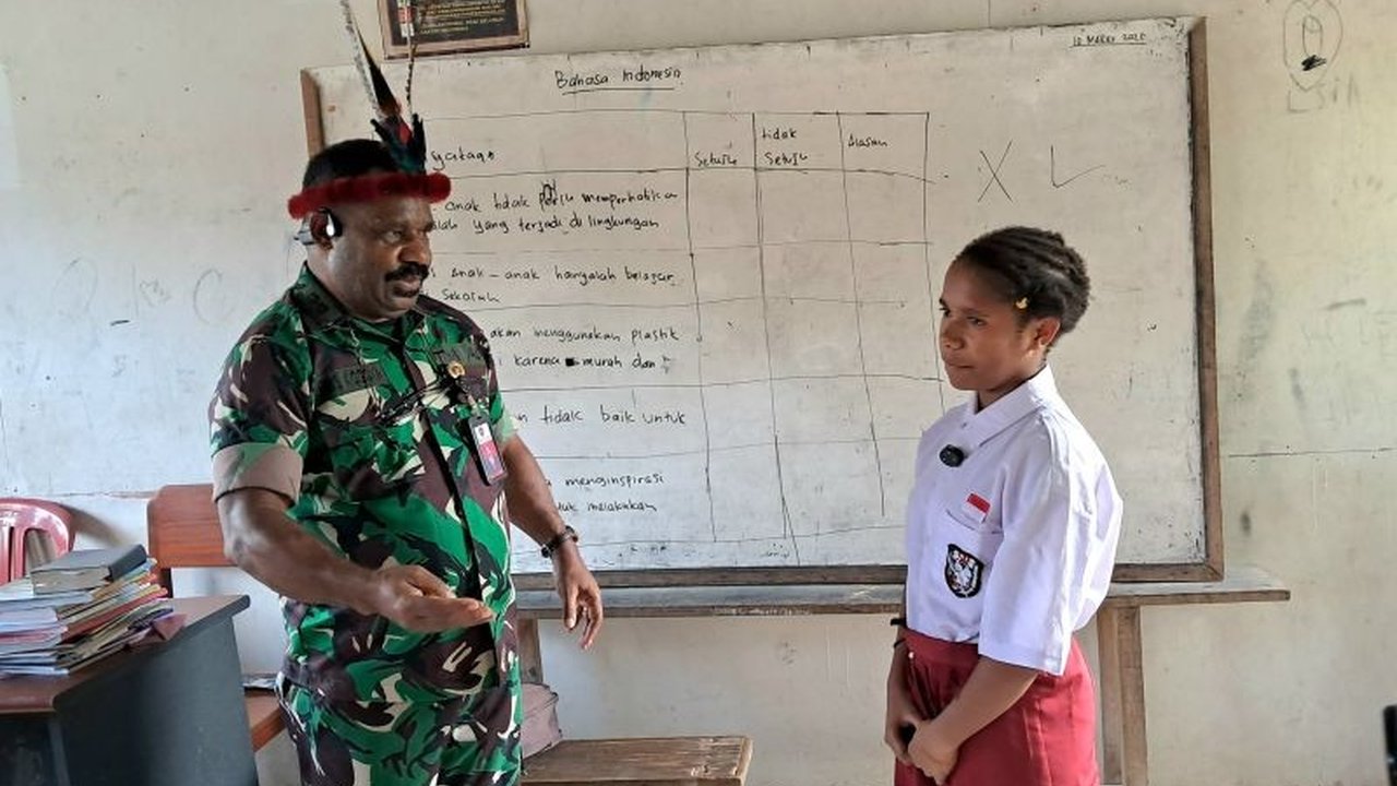 Siswa SD Baptis Timika, Papua Tengah, antusias menyambut program Makan Bergizi Gratis (MBG) Presiden Prabowo-Gibran, berharap program ini mendukung cita-cita mereka dan meningkatkan gizi anak.