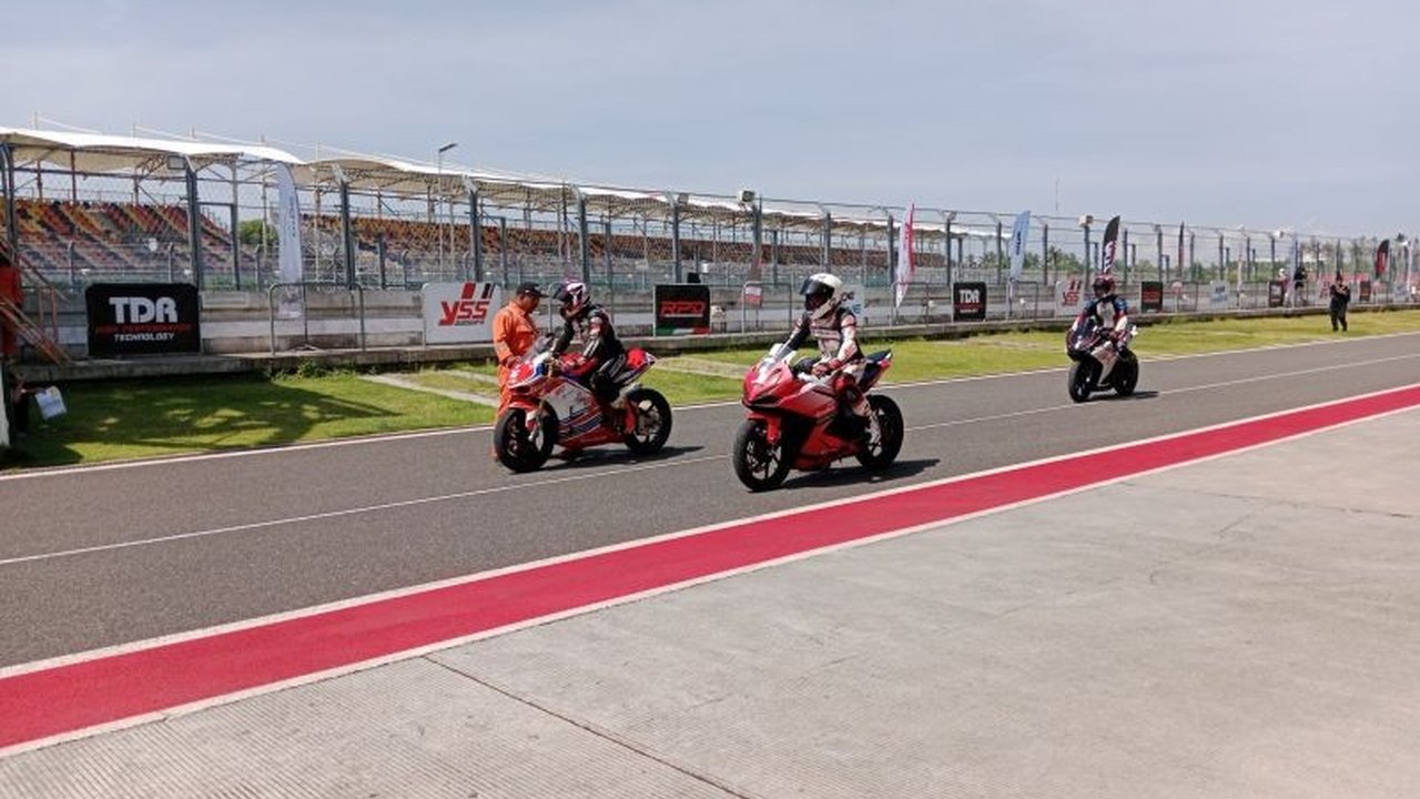 ITDC berinvestasi dalam pelatihan hospitality bagi pekerja lokal di Mandalika untuk meningkatkan kualitas pariwisata dan mendukung pertumbuhan kunjungan wisatawan yang signifikan.