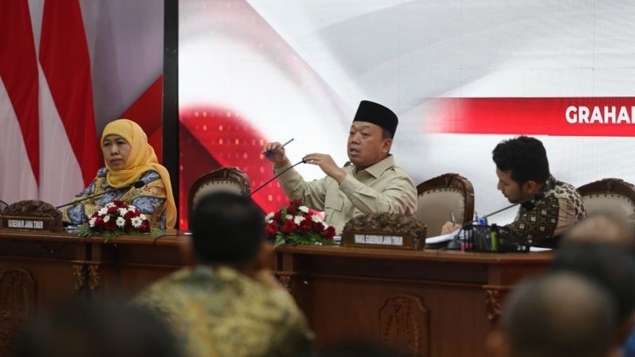 Gubernur Khofifah meminta percepatan penyelesaian RDTR di Jawa Timur untuk memberikan kepastian hukum bagi investor dan meningkatkan investasi asing, terutama dari AS, Singapura, dan Tiongkok.
