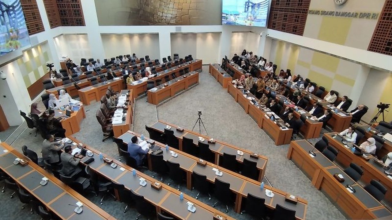 Direktur Utama LKBN ANTARA mengusulkan RUU Penyiaran mengatur model bisnis berkeadilan untuk industri penyiaran nasional dalam persaingan pasar digital global yang ketat dan memastikan kedaulatan informasi.