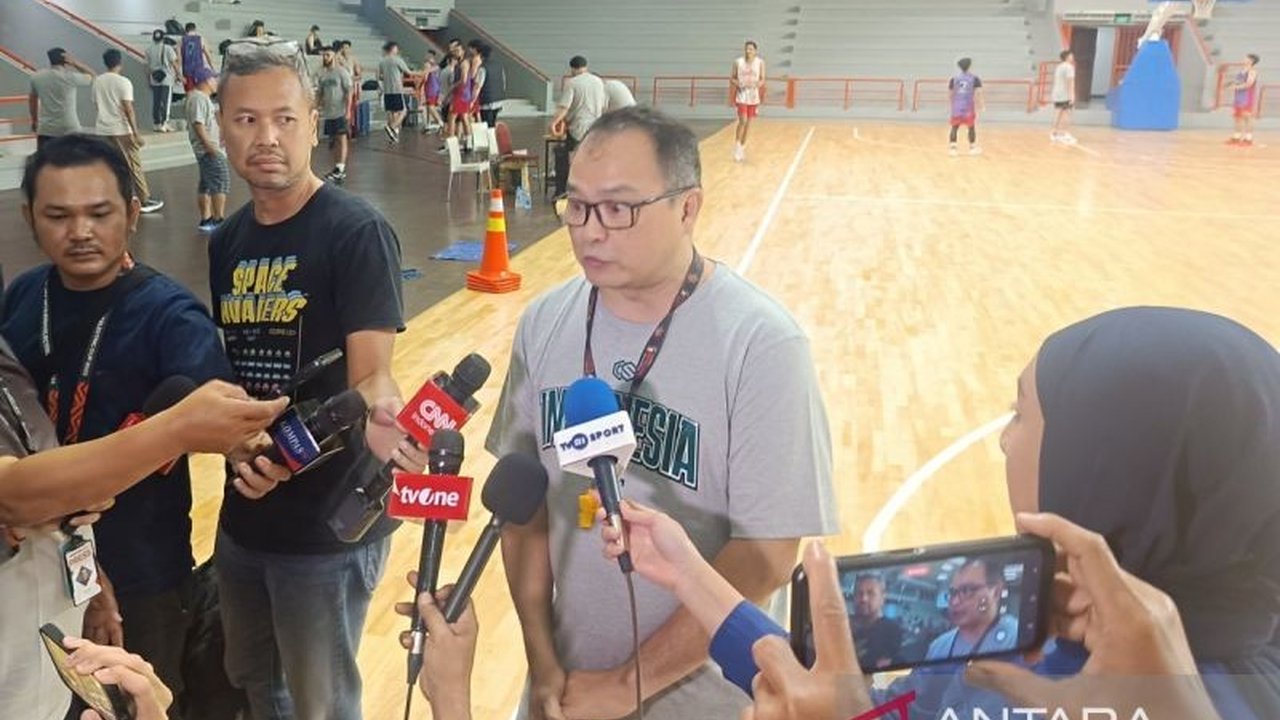 Pelatih Timnas Basket Indonesia, Johannis Winar, optimis Abraham Damar Grahita (Bram) pulih dan siap bermain melawan Australia pada FIBA Asia Cup 2025 Qualifiers Windows 3 di Jakarta.