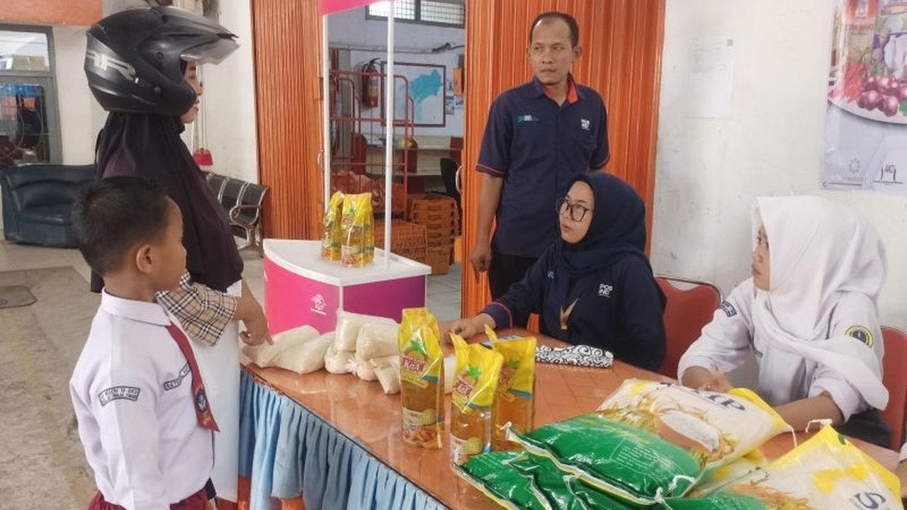 Perum Bulog OKU menyiapkan 50 ton beras SPHP untuk operasi pasar di OKU Raya selama Ramadhan 1446 H guna menjaga stabilitas harga sembako.