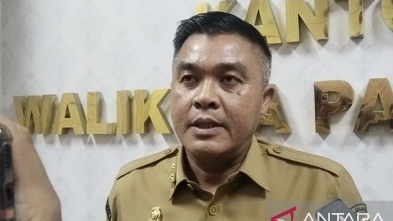 Pemerintah Kota Palembang memutasi Lurah Pulokerto menjadi staf kecamatan karena kedapatan tidak berada di kantor saat disidak Wali Kota Palembang pada Jumat, 8 Maret 2024.