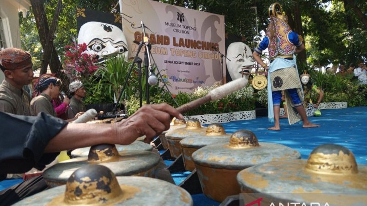 Pemerintah Kota Cirebon meluncurkan *Calendar of Events* (CoE) 2025 untuk meningkatkan kunjungan wisatawan dan memperkuat sektor pariwisata, menargetkan lebih banyak kunjungan setelah sukses melampaui target tahun 2024.