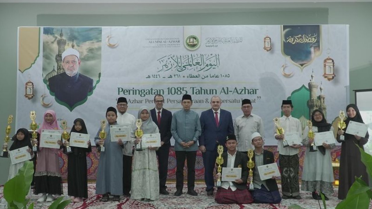 Organisasi Internasional Alumni Al Azhar (OIAA) Indonesia merayakan HUT Al Azhar ke-1085, menekankan peran penting Al Azhar sebagai jembatan budaya Mesir-Indonesia dan meluncurkan program pembelajaran jarak jauh.