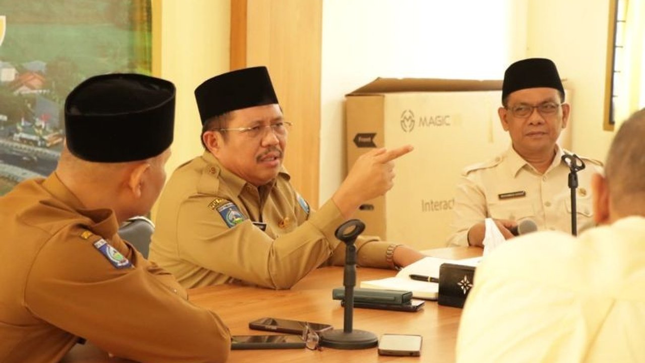 Pemkab Lombok Barat luncurkan sistem pembayaran pajak dan retribusi daring untuk meningkatkan pendapatan daerah dan optimalisasi pengelolaan pajak bumi dan bangunan.