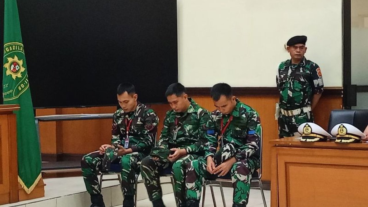 Tiga oknum TNI AL dituntut membayar restitusi kepada keluarga korban penembakan bos rental mobil di Tol Tangerang-Merak, dengan total mencapai ratusan juta rupiah.