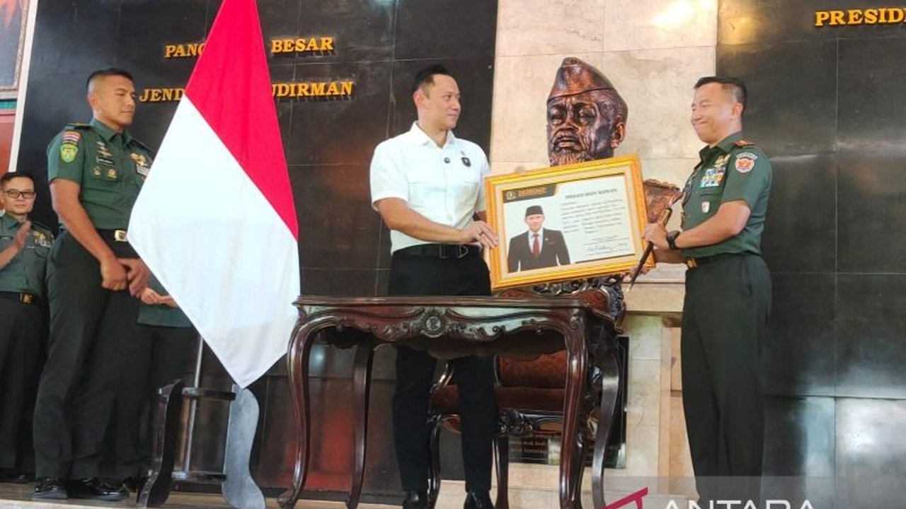 Menko AHY menekankan pentingnya militer yang kuat dan andal sebagai penopang kemajuan bangsa dalam menghadapi tantangan global, terutama dalam melindungi infrastruktur vital nasional.