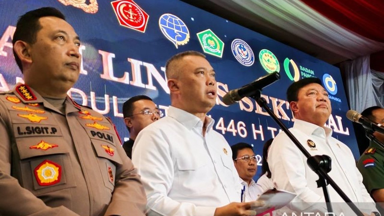 Menhub memprediksi pergerakan mudik Lebaran 2025 mencapai 146,48 juta orang, dengan strategi antisipasi kemacetan yang melibatkan koordinasi lintas kementerian dan pemerintah daerah.