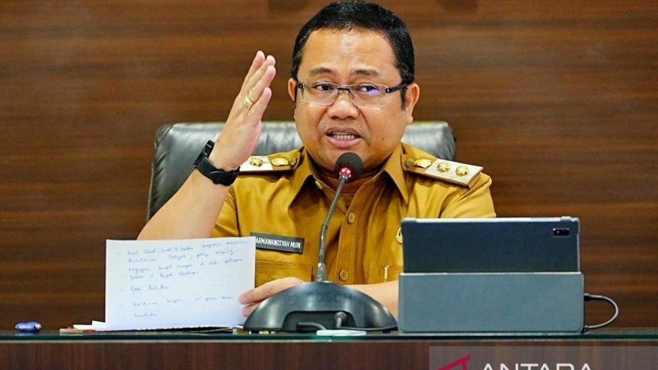 Pemkab Gowa luncurkan program 100 hari kerja untuk menangani 371 KK miskin ekstrem dengan menjadikan seluruh pejabat sebagai orang tua asuh.