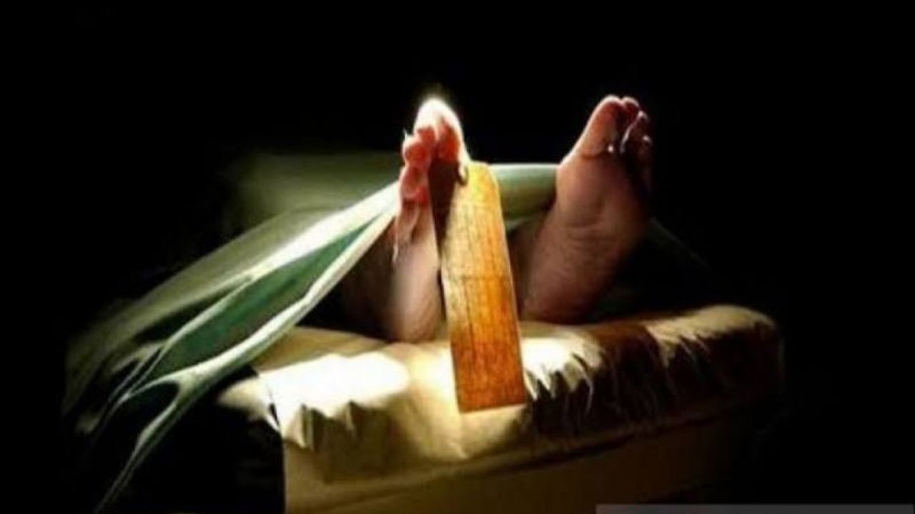 Kepolisian Jakarta Barat membantah kabar adanya cekcok antara korban TSL (59) dengan anaknya sebelum ditemukan tewas di dalam toren air.