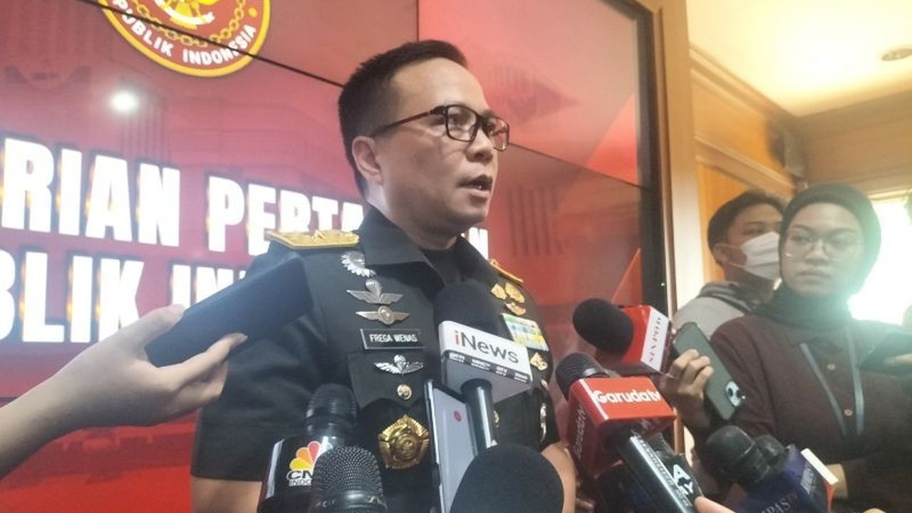 Kementerian Pertahanan mendukung sepenuhnya proses hukum terhadap mantan anggota TNI AD yang menyelundupkan senjata ke KKB Papua, menekankan pentingnya menghormati hukum dan mencegah terulangnya kejadian serupa.