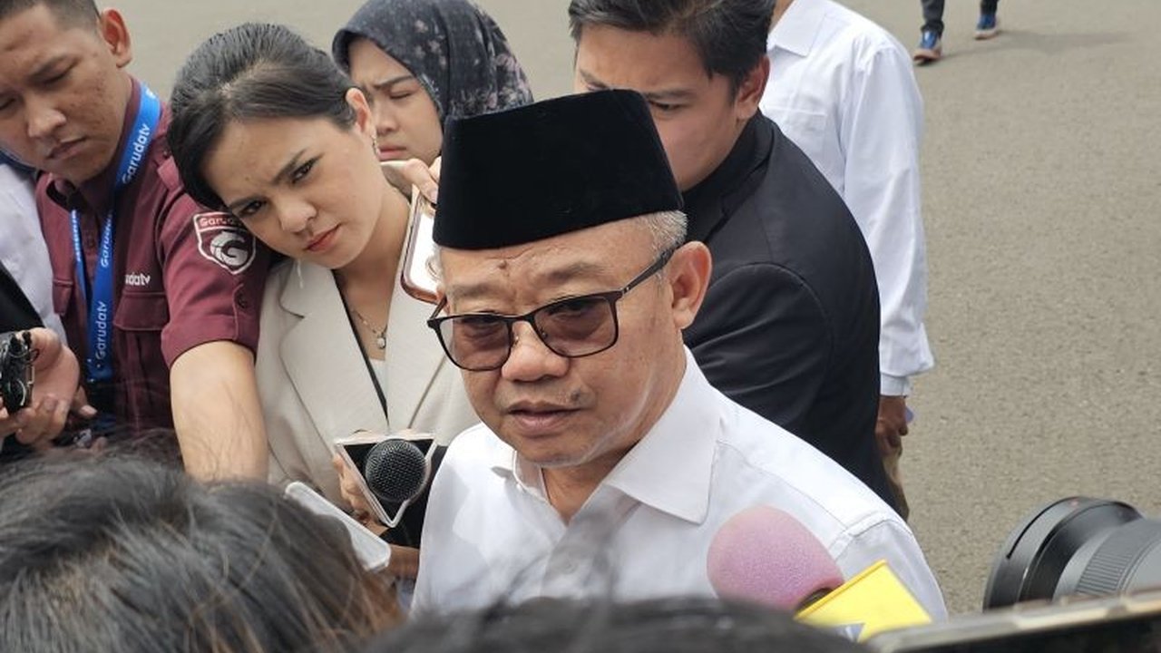 Pemerintah akan mentransfer langsung tunjangan guru ke rekening pribadi masing-masing tanpa melalui pemerintah daerah, kebijakan baru ini diumumkan Presiden Prabowo Subianto.