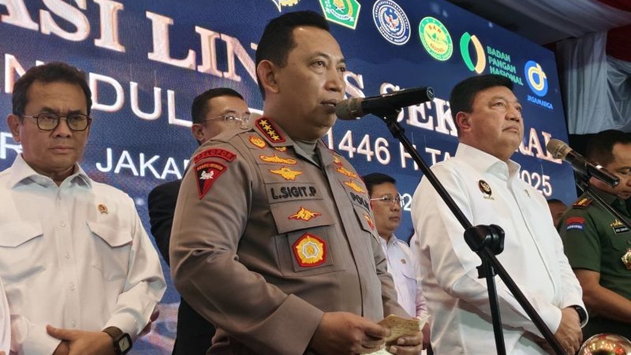 Kapolri Jenderal Listyo Sigit Prabowo memprediksi puncak arus mudik Lebaran 2025 jatuh pada 28-30 Maret, dengan berbagai rekayasa lalu lintas dan posko pengamanan disiapkan untuk kelancaran perjalanan masyarakat.