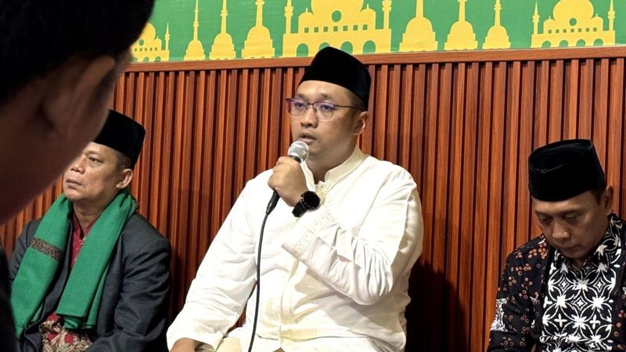 Wakil Bupati Mojokerto, Moh. Rizal Octavian, mendorong kemandirian ekonomi masyarakat melalui pengembangan koperasi, UMKM, dan BUMDes, serta mengkaji kebijakan pemerintah pusat terkait koperasi desa merah putih.
