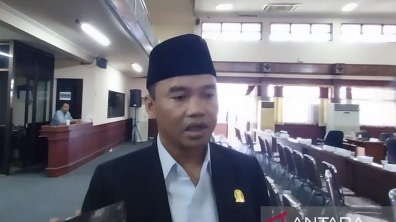 DPRD NTB menyatakan dukungannya terhadap program hibah Rp300 juta per desa/kelurahan yang dijanjikan Gubernur dan Wakil Gubernur NTB, meskipun pemerintah tengah menerapkan kebijakan efisiensi anggaran.