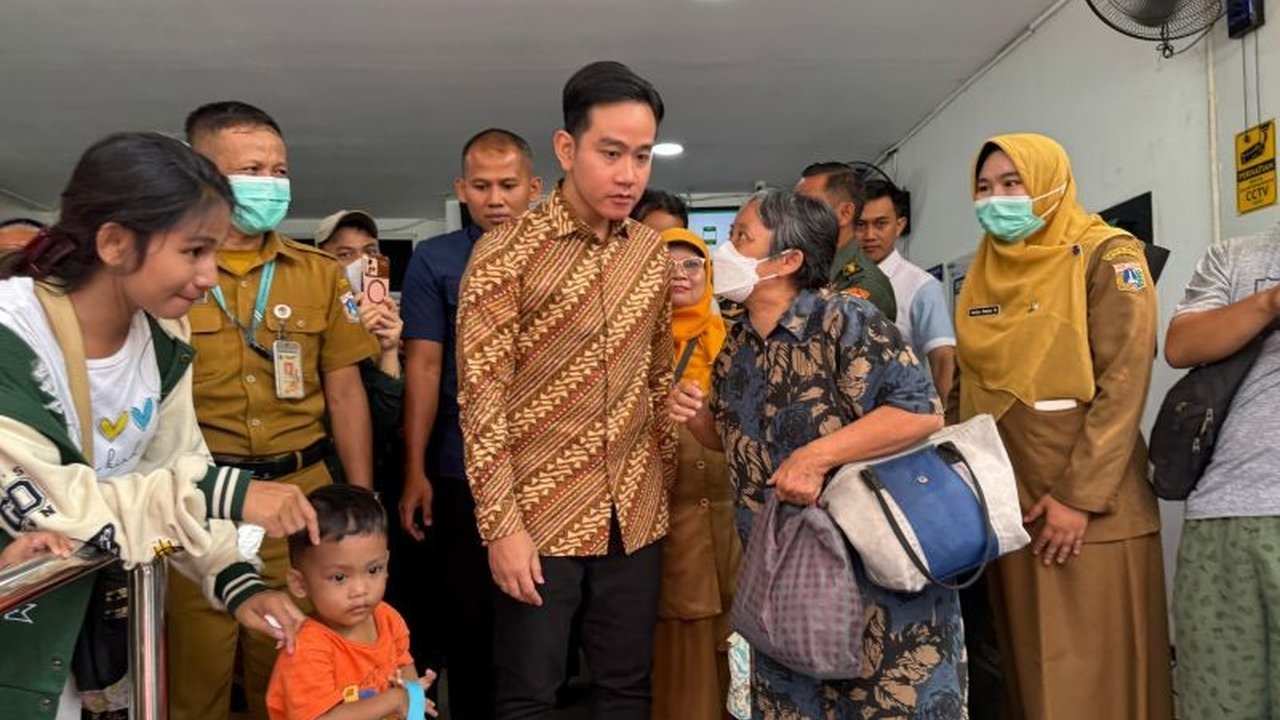 Wakil Presiden Gibran Rakabuming Raka tinjau langsung pelaksanaan Cek Kesehatan Gratis (CKG) di dua puskesmas Jakarta Barat dan minta program tersebut tak dipersulit.