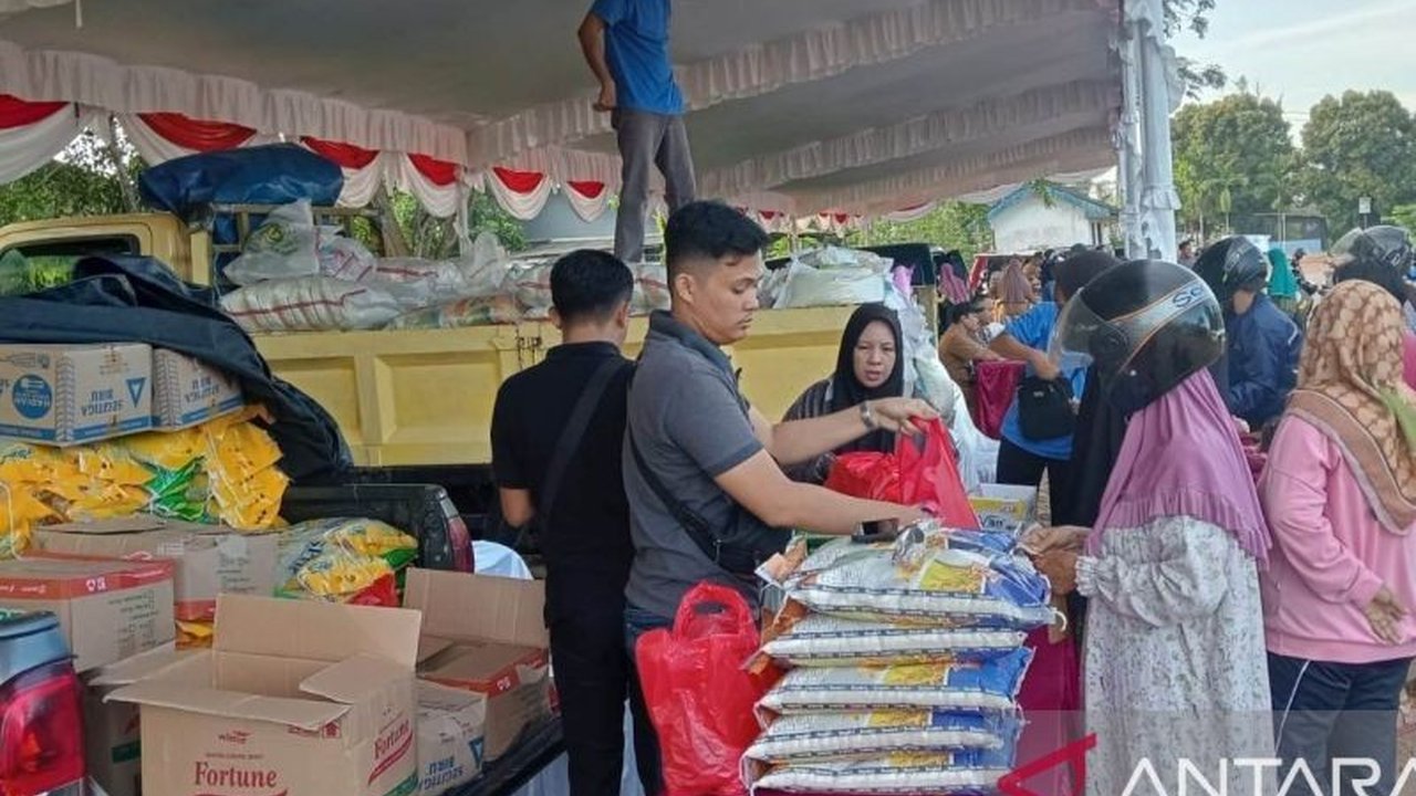 Pemerintah Provinsi Kepulauan Bangka Belitung menggelar pasar murah di beberapa lokasi untuk menjaga stabilitas harga pangan selama Ramadan dan menjelang Idul Fitri 2025, bekerja sama dengan TPID dan Bank Indonesia.