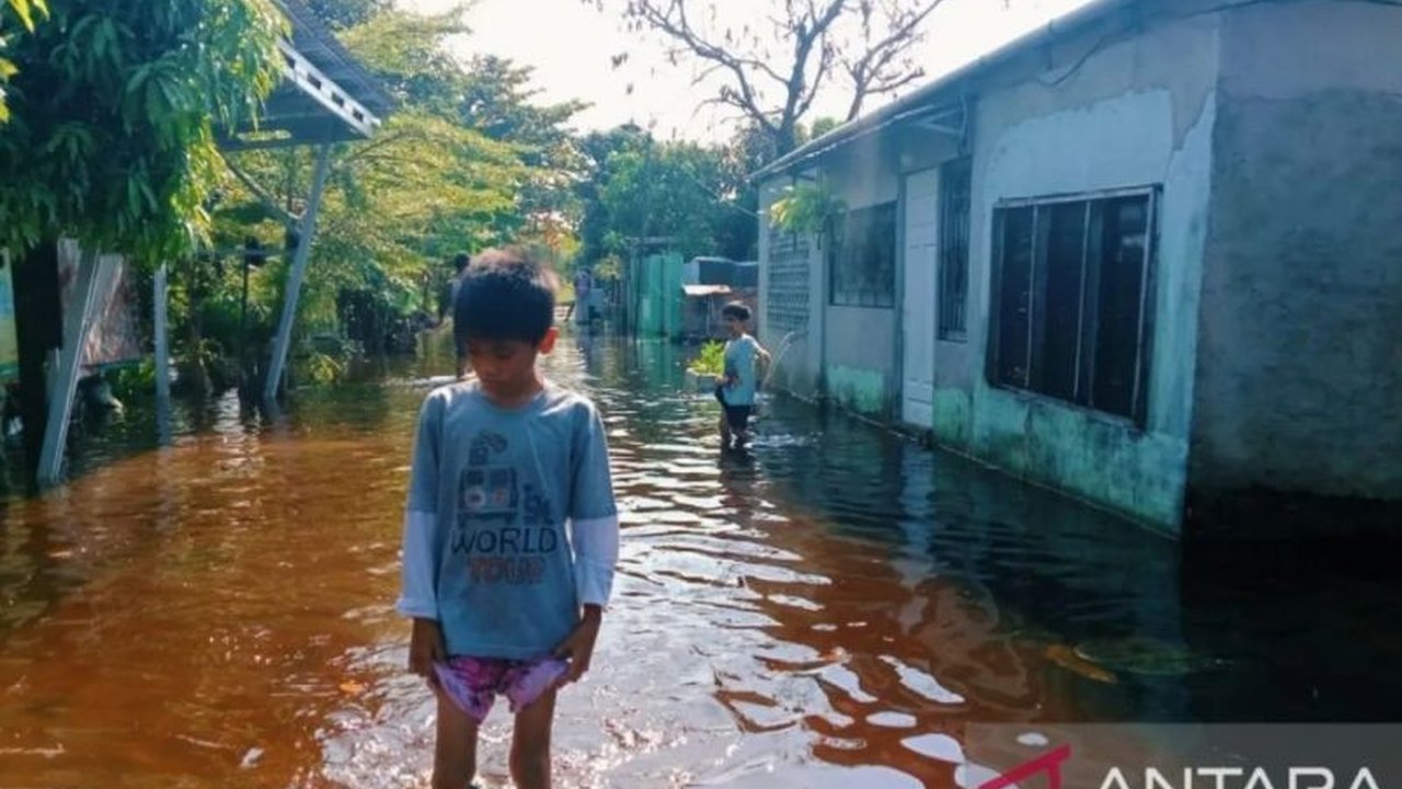 Pemkot Pekanbaru mengambil langkah cepat membuka pintu air Sungai Siak untuk mengurangi genangan banjir di Kelurahan Sri Meranti, Rumbai, seiring dengan penurunan debit sungai.