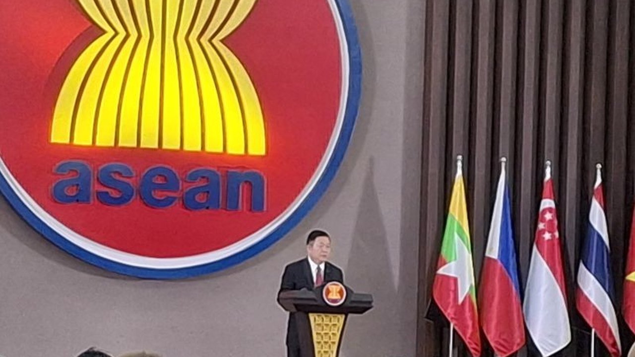 Sekretaris Jenderal ASEAN, Kao Kim Hourn, memuji kunjungan Sekretaris Jenderal Partai Komunis Vietnam, To Lam, sebagai bukti komitmen kuat Vietnam terhadap ASEAN dan perannya dalam membentuk masa depan kawasan.