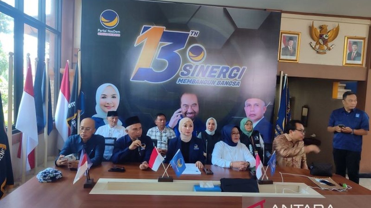 Pasangan Suryatati-Ii Sumirat mendaftar ke KPU Bengkulu Selatan untuk mengikuti Pemungutan Suara Ulang (PSU) Pilkada, dengan dukungan penuh dari Partai NasDem dan keluarga besarnya.